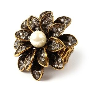 Amrita Singh Leandra Flower Stretch Cocktail Ring